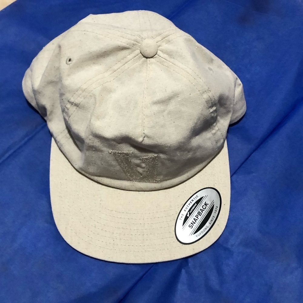 Vuori V1 Embroidery Hat Baseball cap. Unisex